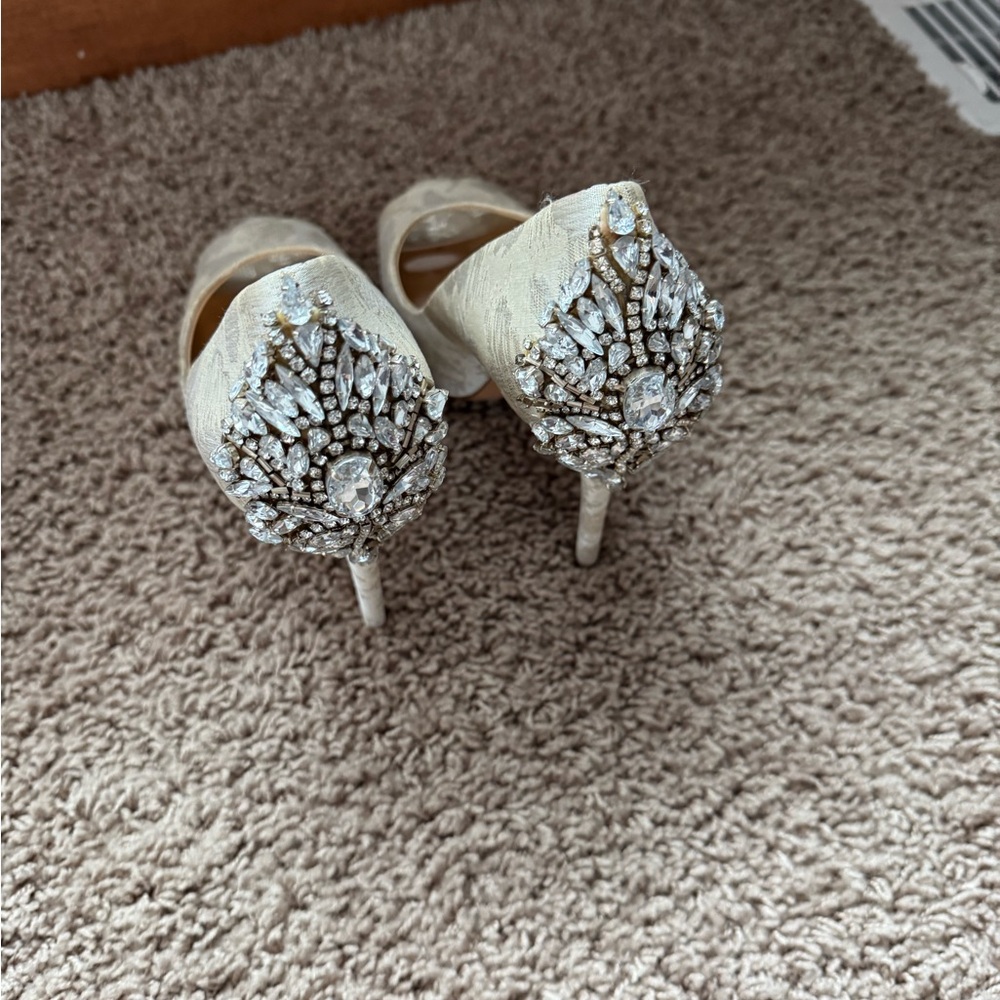 Badgley Mischka Cream Peep Toe Heels - Picture 2 of 6